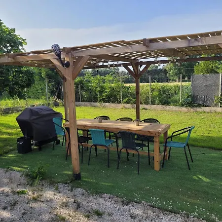 Maison Individuelle 90m2 Avec Veranda Et Piscine *