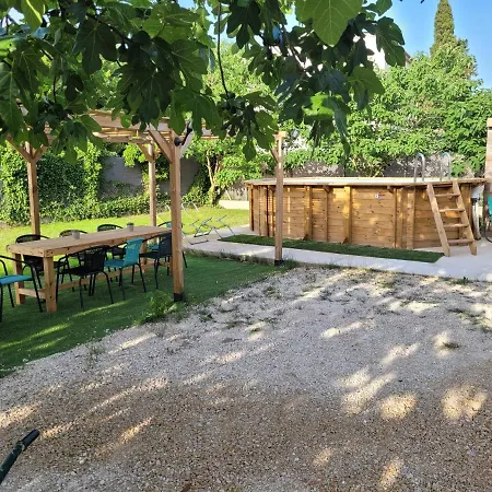 Hébergement de vacances Maison Individuelle 90m2 Avec Véranda Et Piscine *
