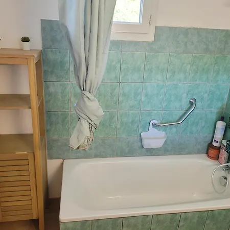Maison Individuelle 90m2 Avec Veranda Et Piscine *