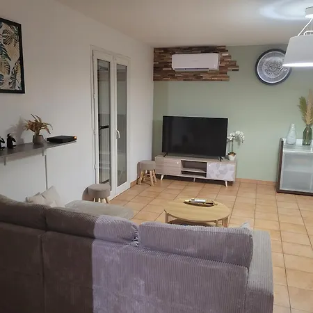 Maison Individuelle 90m2 Avec Veranda Et Piscine Holiday home *