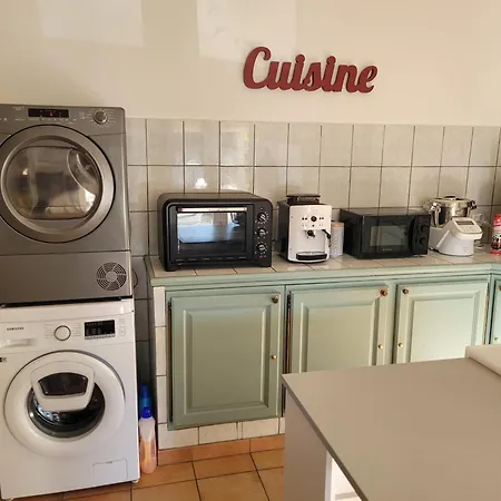 Prázdninový dům Maison Individuelle 90m2 Avec Veranda Et Piscine Roquemaure (Gard)