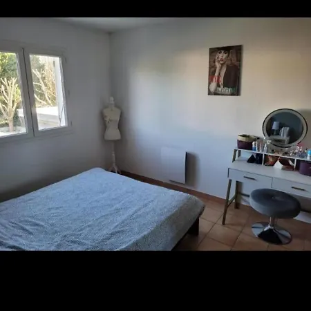 Prázdninový dům Maison Individuelle 90m2 Avec Veranda Et Piscine